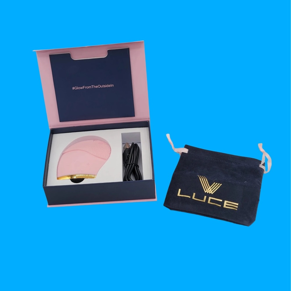 LUCE180° Facial Cleansing Device in Pink New in Box & Sealed